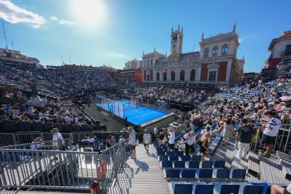 Aspecto de la Plaza Mayor para presenciar el partido de Coello en octavos de final.