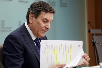 El portavoz de la Junta, Carlos Fernández Carriedo, en rueda de prensa posterior al Consejo de Gobierno.