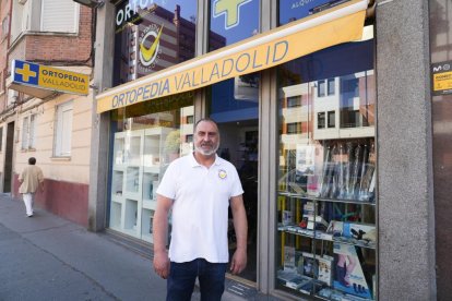 Jesús Arribas es el gerente del taller de ortopedia técnica Ortopedia Valladolid en el número 4 de la calle Madre de Dios