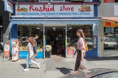 Tienda de alimentación Rashid Store en el número 19 de la calle Madre de Dios
