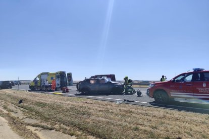 Estado en el que quedó el turismo en el accidente de Herrera de Pisuerga con cuatro víctiimas mortales.