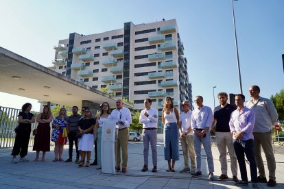 El alcalde de Valladolid, Jesús Julio Carnero, inaugura la calle María Corina Machado.