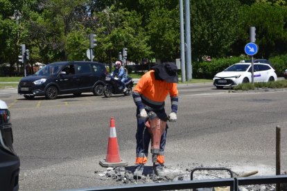 Obras en avenida Salamanca a la altura del edificio Duque de Lerma