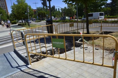 Obras en avenida Salamanca a la altura del edificio Duque de Lerma