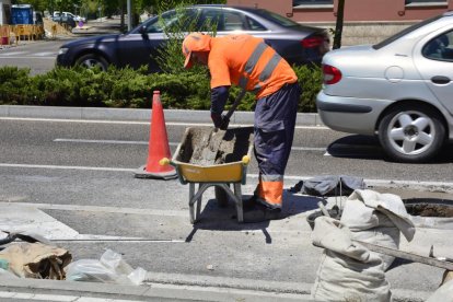 Obras en avenida Salamanca a la altura del edificio Duque de Lerma