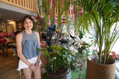 María José Sardón, dueña de la floristería Sandra Floristas, en el número 16.