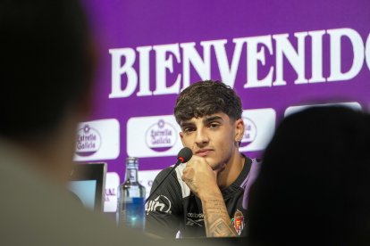 Presentación de Víctor Fernández Jr. con el Real Valladolid.