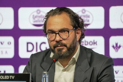 Presentación de Víctor Fernández Jr. con el Real Valladolid.