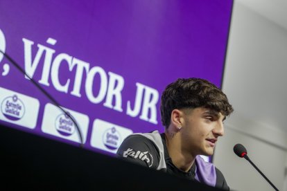 Presentación de Víctor Fernández Jr. con el Real Valladolid.