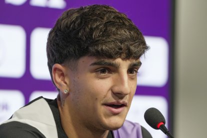 Presentación de Víctor Fernández Jr. con el Real Valladolid.