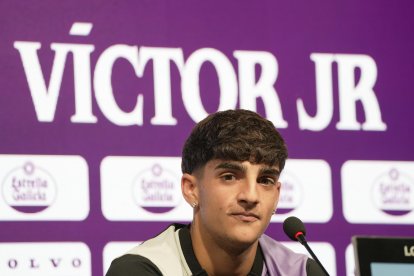 Presentación de Víctor Fernández Jr. con el Real Valladolid.