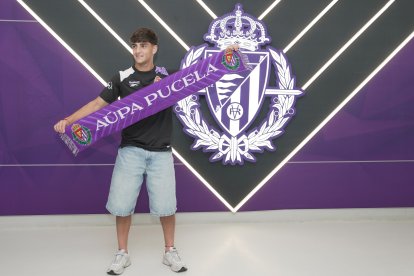Presentación de Víctor Fernández Jr. con el Real Valladolid.