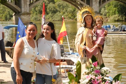 Procesión de La Virgen del Carmen por el río Pisuerga de Valladolid.