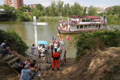 Procesión de La Virgen del Carmen por el río Pisuerga de Valladolid.