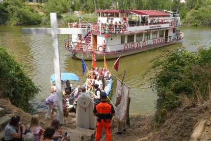 Procesión de La Virgen del Carmen por el río Pisuerga de Valladolid.