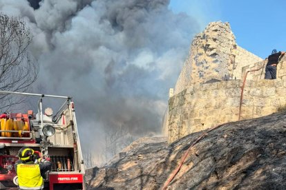 El incendio en Íscar (Valladolid) en su castillo.
