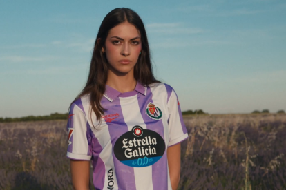 Primera equipación del Real Valladolid.