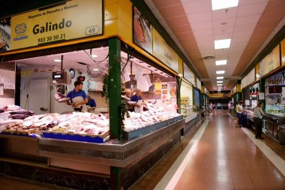 Uno de los puestos del Mercado del Campillo de Valladolid.