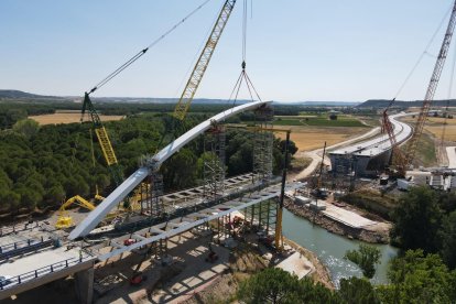 Construcción del viaducto de la A-11 sobre el Duero.