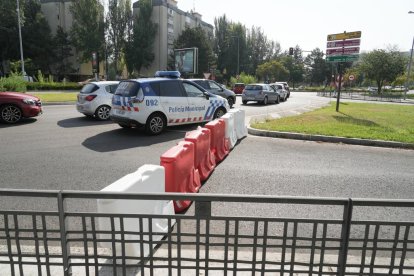 Obras en la avenida de Salamanca con corte al tráfico rodado por la red de calor.