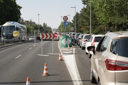 Obras en la avenida de Salamanca con corte al tráfico rodado por la red de calor.