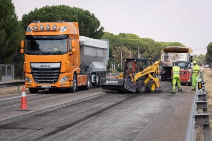 Asfaltado de la N-122 entre Tudela de Duero y Traspinedo.