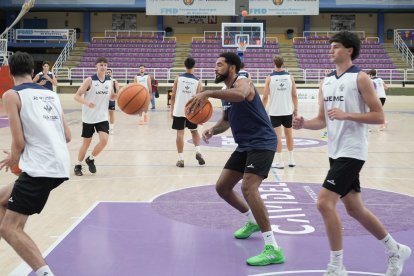 Presentación y primer entrenamiento del UEMC Baloncesto Valladolid.