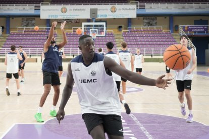 Presentación y primer entrenamiento del UEMC Baloncesto Valladolid.