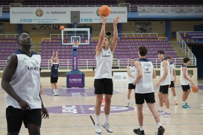Presentación y primer entrenamiento del UEMC Baloncesto Valladolid.