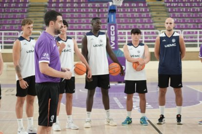 Presentación y primer entrenamiento del UEMC Baloncesto Valladolid.