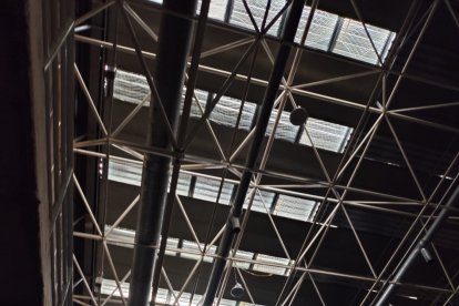 Vista parcial de la cubierta del Pisuerga a medio montar antes de la paralización de las obras.