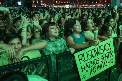 Un momento del concierto de Rusowsky en la Plaza Mayor de Valladolid