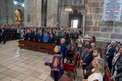 Misa y procesión en honor a la Virgen de Nuestra Señora de San Lorenzo. El alcalde de Valladolid, Jesús Julio Carnero, junto al consejero de la Presidencia, Luis Miguel González Gago, y al presidente de la Diputación de Valladolid, Conrado Íscar y demás autoridades, asisten a la misa solemne en la Catedral en honor a la Virgen de Nuestra Señora de San Lorenzo