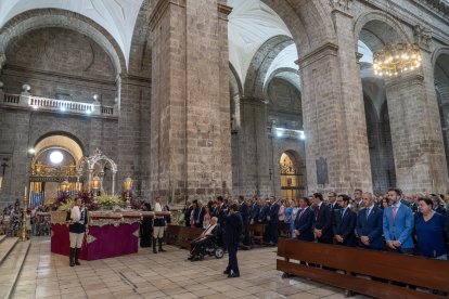 Misa y procesión en honor a la Virgen de Nuestra Señora de San Lorenzo. El alcalde de Valladolid, Jesús Julio Carnero, junto al consejero de la Presidencia, Luis Miguel González Gago, y al presidente de la Diputación de Valladolid, Conrado Íscar y demás autoridades, asisten a la misa solemne en la Catedral en honor a la Virgen de Nuestra Señora de San Lorenzo