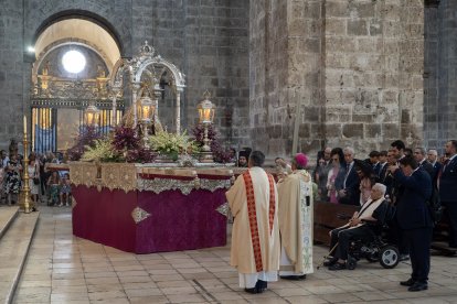 Misa y procesión en honor a la Virgen de Nuestra Señora de San Lorenzo. El alcalde de Valladolid, Jesús Julio Carnero, junto al consejero de la Presidencia, Luis Miguel González Gago, y al presidente de la Diputación de Valladolid, Conrado Íscar y demás autoridades, asisten a la misa solemne en la Catedral en honor a la Virgen de Nuestra Señora de San Lorenzo