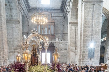 Misa y procesión en honor a la Virgen de Nuestra Señora de San Lorenzo. El alcalde de Valladolid, Jesús Julio Carnero, junto al consejero de la Presidencia, Luis Miguel González Gago, y al presidente de la Diputación de Valladolid, Conrado Íscar y demás autoridades, asisten a la misa solemne en la Catedral en honor a la Virgen de Nuestra Señora de San Lorenzo