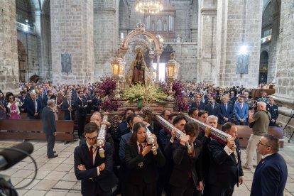 Misa y procesión en honor a la Virgen de Nuestra Señora de San Lorenzo. El alcalde de Valladolid, Jesús Julio Carnero, junto al consejero de la Presidencia, Luis Miguel González Gago, y al presidente de la Diputación de Valladolid, Conrado Íscar y demás autoridades, asisten a la misa solemne en la Catedral en honor a la Virgen de Nuestra Señora de San Lorenzo