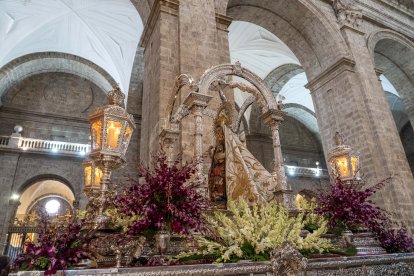 Misa y procesión en honor a la Virgen de Nuestra Señora de San Lorenzo. El alcalde de Valladolid, Jesús Julio Carnero, junto al consejero de la Presidencia, Luis Miguel González Gago, y al presidente de la Diputación de Valladolid, Conrado Íscar y demás autoridades, asisten a la misa solemne en la Catedral en honor a la Virgen de Nuestra Señora de San Lorenzo