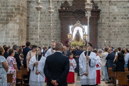 Misa y procesión en honor a la Virgen de Nuestra Señora de San Lorenzo. El alcalde de Valladolid, Jesús Julio Carnero, junto al consejero de la Presidencia, Luis Miguel González Gago, y al presidente de la Diputación de Valladolid, Conrado Íscar y demás autoridades, asisten a la misa solemne en la Catedral en honor a la Virgen de Nuestra Señora de San Lorenzo