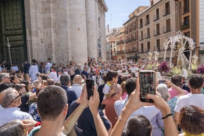 Misa y procesión en honor a la Virgen de Nuestra Señora de San Lorenzo. El alcalde de Valladolid, Jesús Julio Carnero, junto al consejero de la Presidencia, Luis Miguel González Gago, y al presidente de la Diputación de Valladolid, Conrado Íscar y demás autoridades, asisten a la misa solemne en la Catedral en honor a la Virgen de Nuestra Señora de San Lorenzo