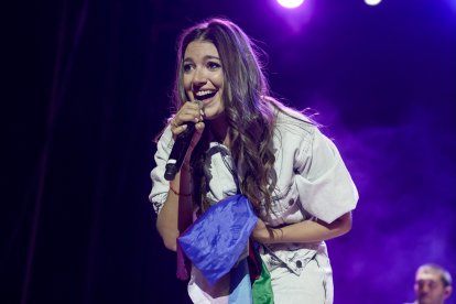 Un momento del concierto de Ana Guerra en la plaza Mayor de Valladolid.
