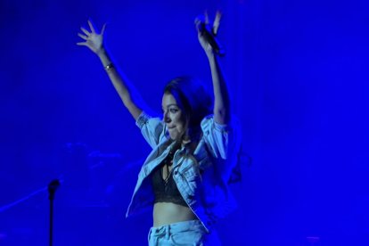 Un momento del concierto de Ana Guerra en la plaza Mayor de Valladolid.