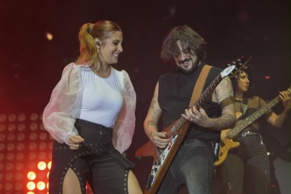 Un momento del concierto de Leire Martínez en la plaza Mayor de Valladolid.