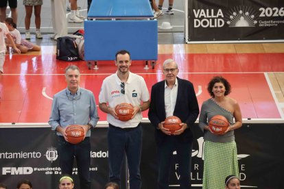 Presentación de la Jr NBA-WNBA en Valladolid con Carlos Jiménez.