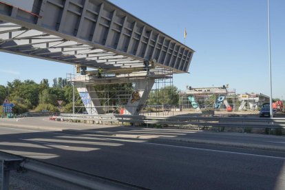 Cortada la N-601 por obras en el viaducto de Los Tramposos.