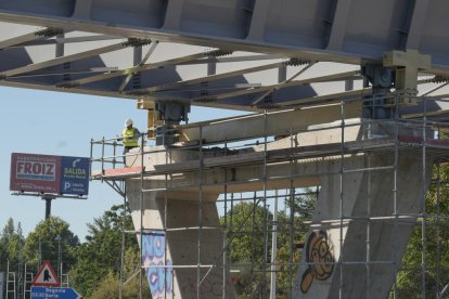 Cortada la N-601 por obras en el viaducto de Los Tramposos.