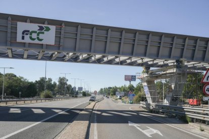 Cortada la N-601 por obras en el viaducto de Los Tramposos.