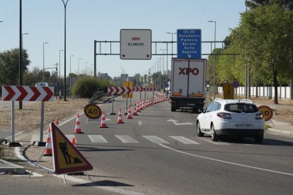 Cortada la N-601 por obras en el viaducto de Los Tramposos.