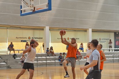Imagen del I Torneo de baloncesto Veteranos Valladolid celebrado en el pabellón Lalo García.