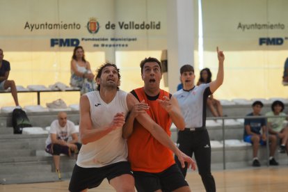 Imagen del I Torneo de baloncesto Veteranos Valladolid celebrado en el pabellón Lalo García.
